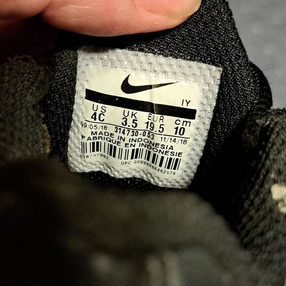Nike black shoes size 4C - Picture 5 of 5